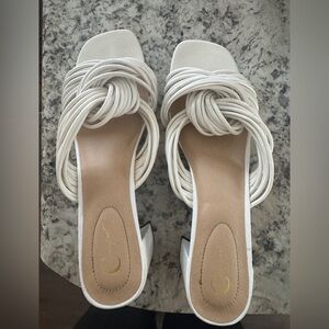 Cato’s white leather heel shoes, size 9W